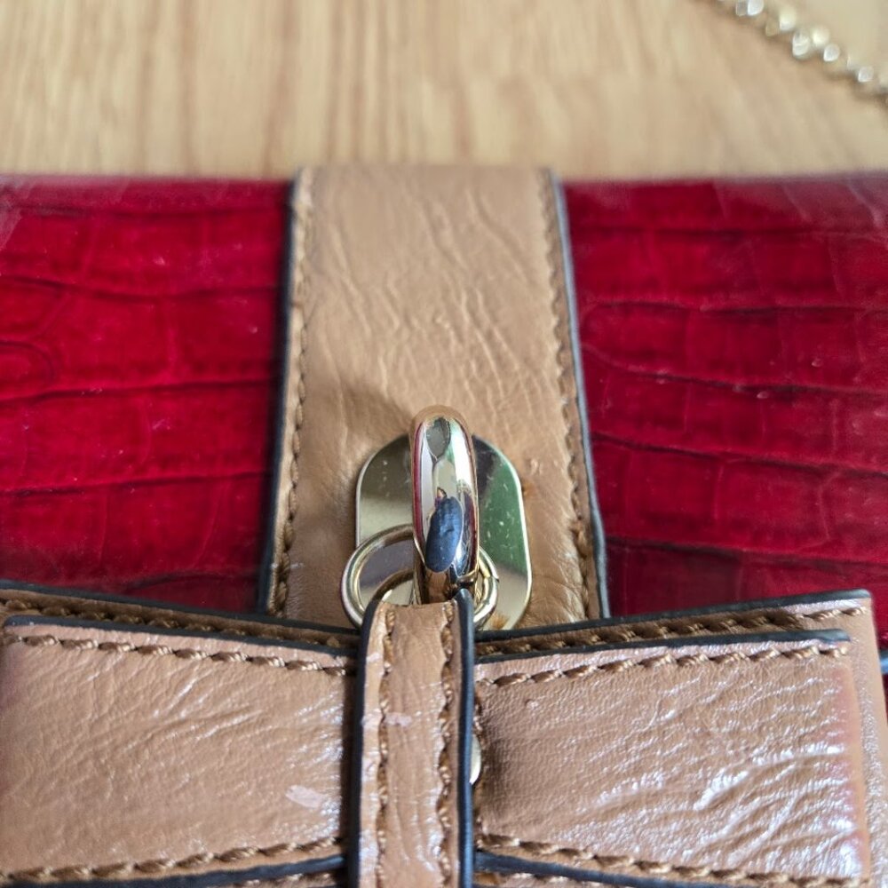 Red Faux Croc Envelope Clutch Purse w/ Bow Accent & Chain Strap Evening Bag - Picture 3 of 7